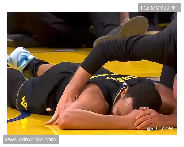 勇士对阵骑士比赛中库里意外受伤球队面临严峻考验 勇士对阵骑士比赛中库里意外受伤球队面临严峻考验